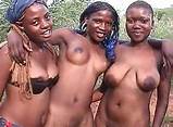 Femmes de la tribu africaine nue