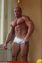 Hunks et nu Muscle Gays dans des galeries de sexe Gay et Videos porno Gay