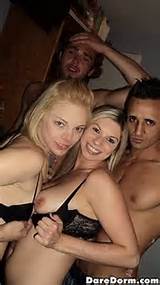 Porno lesbienne gratuit 8 putain butin court ados espionnaient chez les filles