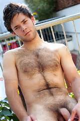 English Lads droite Hunk Danny montrant des corps velu