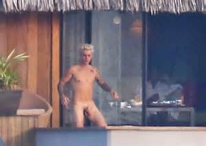 21 ans vieux Justin Bieber repÃ©rÃ© nue et montrer son pÃ©nis tout en