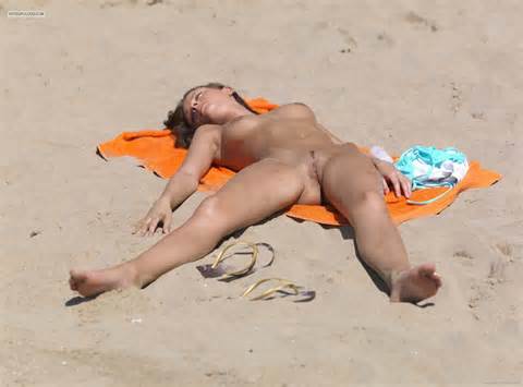 Images de ma femme nue sur la plage Voyeur Voyeurclouds Section Id 403