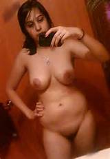 Hot Busty Chick indienne donne Pose Sexy et Capture par Mobile