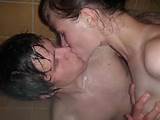 Photos pornos gratuites de PikiLeaks Amateur College Teens douche trio 7