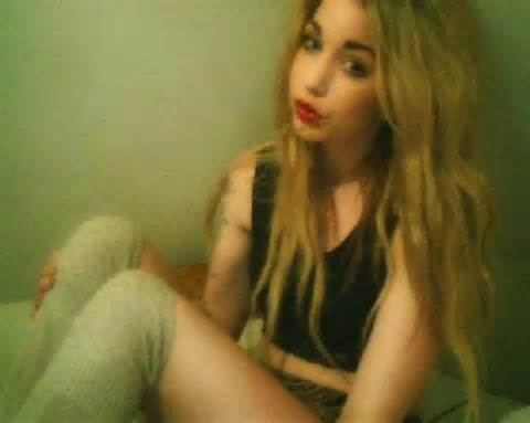Hipster lesbiennes seins osent Game2 gros Png