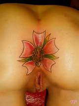 Photos pornos gratuites de tatouage chatte et le trou du cul tatouage 7 de 28 photos